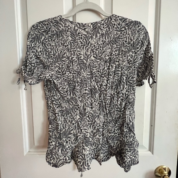 Blouse. - Picture 2 of 3